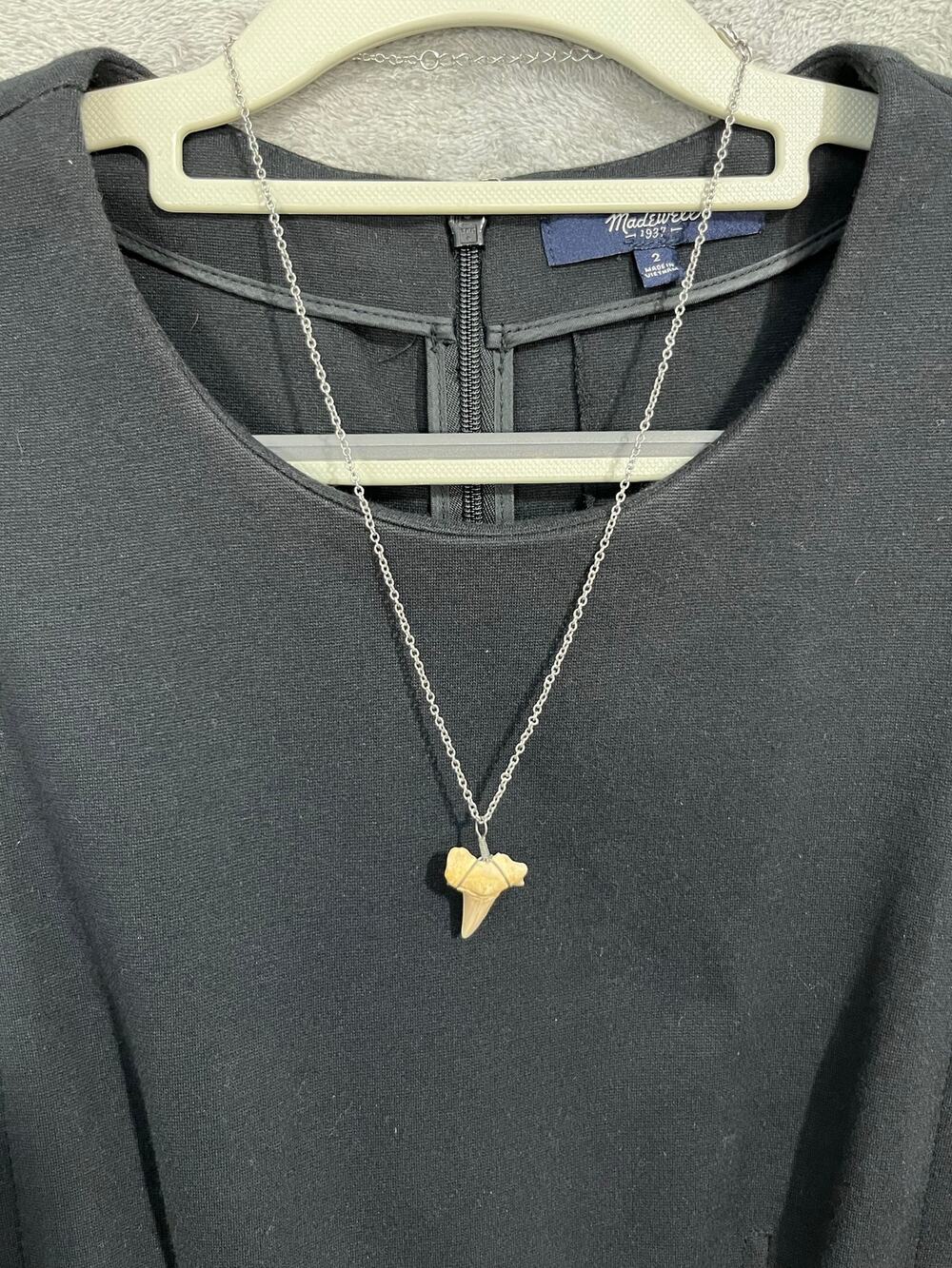 VTG Shark Tooth Pendant Necklace Beachy Coastal Surfing